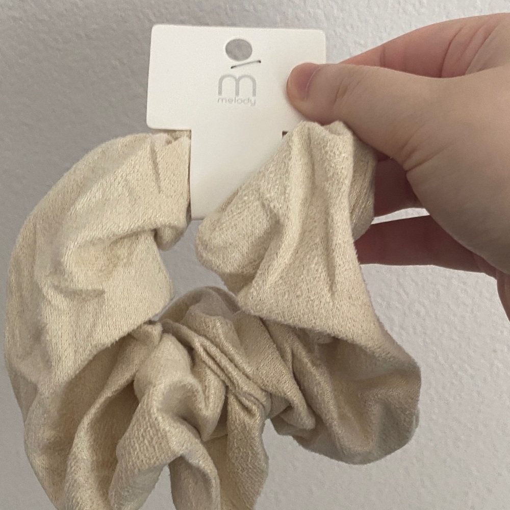 Melody Beige Scrunchie